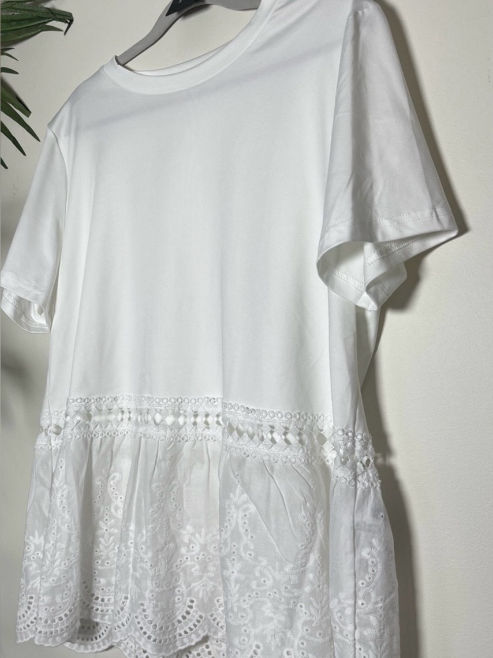 Women’s top. B32